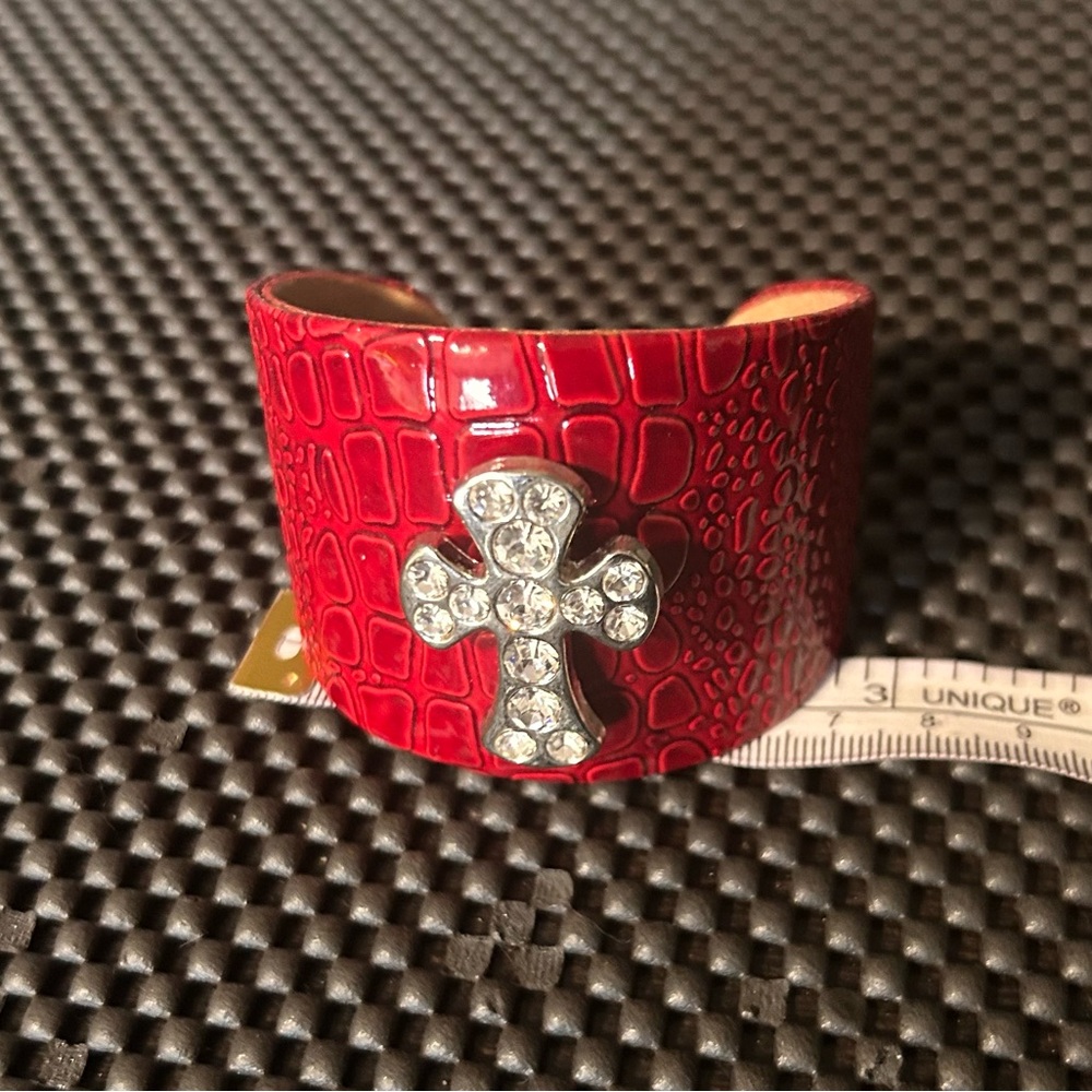 Cross Design Unique Bracelet - Picture 6 of 6